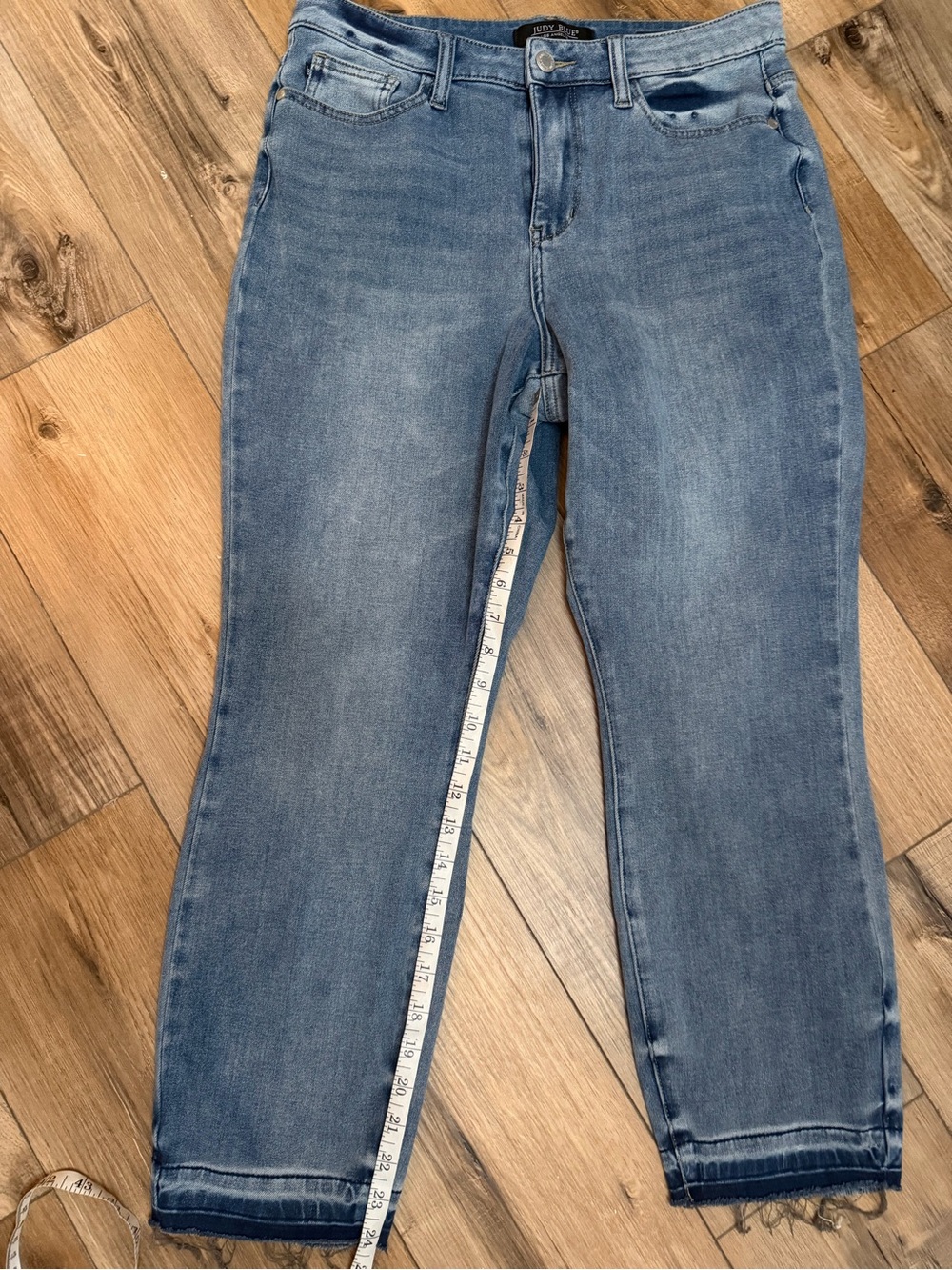 Judy Blue Medium Wash Ankle Crop Jeans